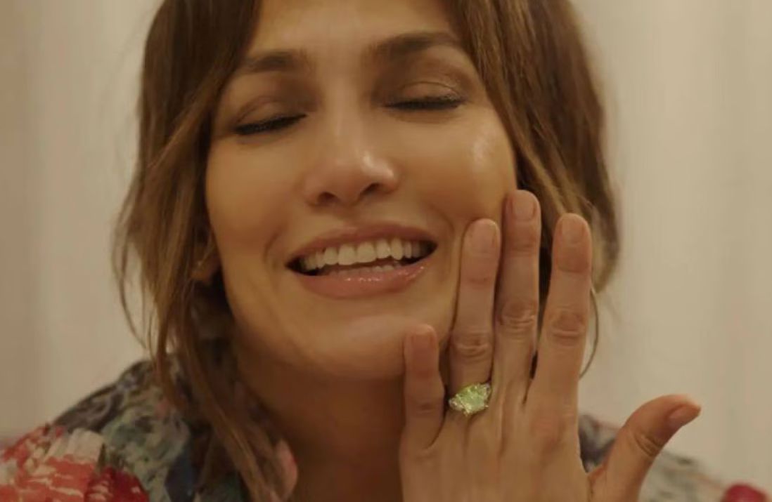 jennifer lopez green engagement ring