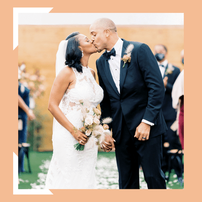 bride groom kiss