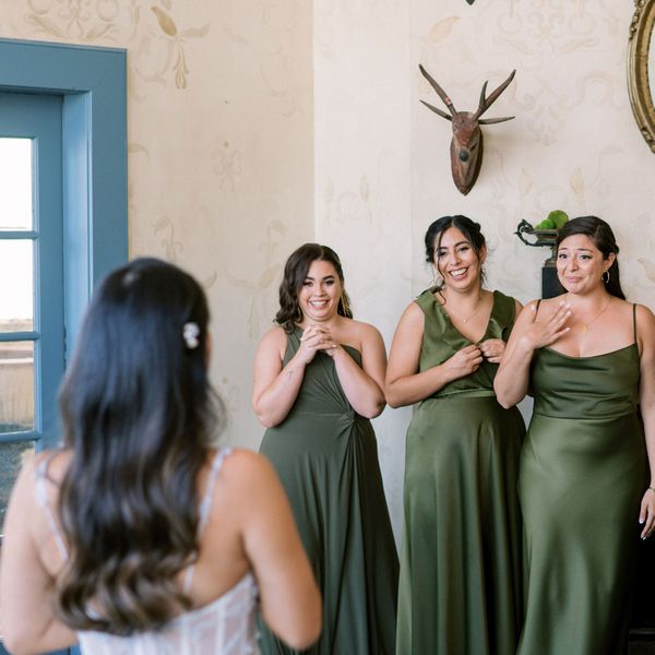 bride with her friends