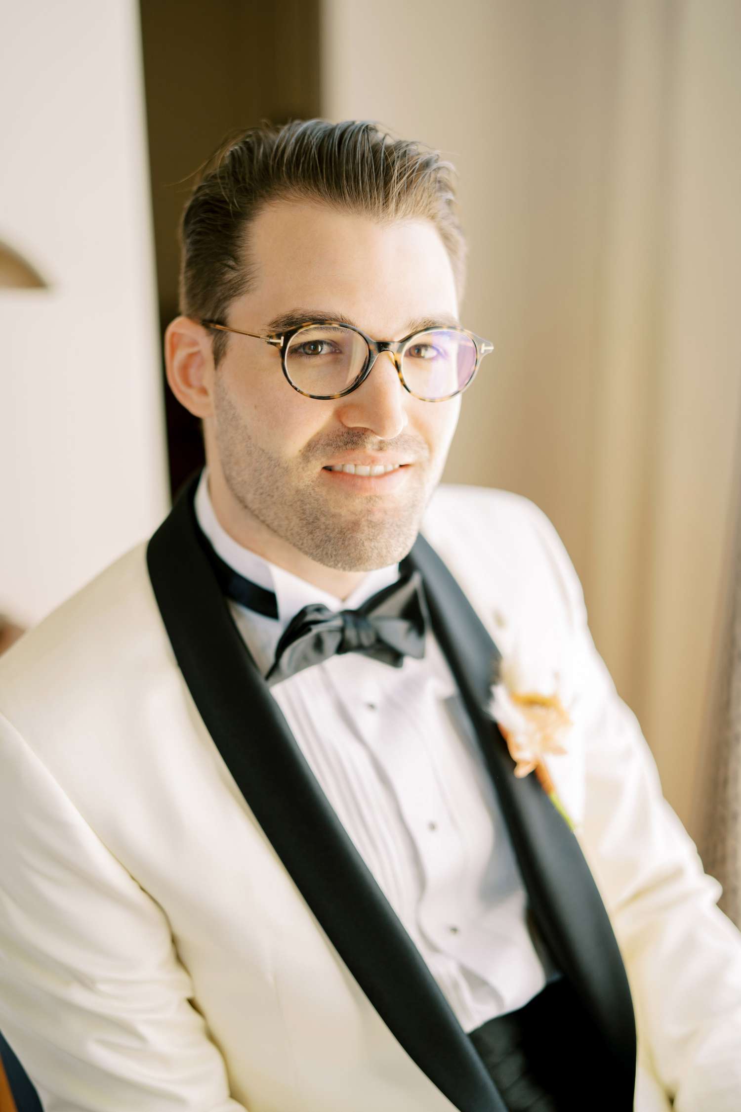 groom in ivory tuxedo jacket