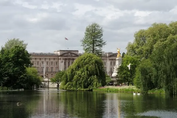 Visit the Magnificent Buckingham Palace Gardens