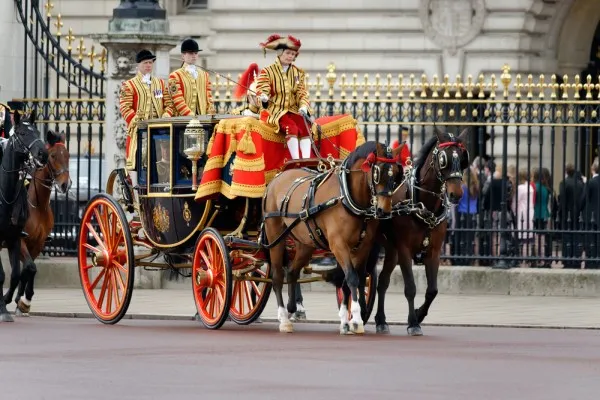 Visit the Royal Mews at Buckingham Palace - Tours & Tickets for 2024
