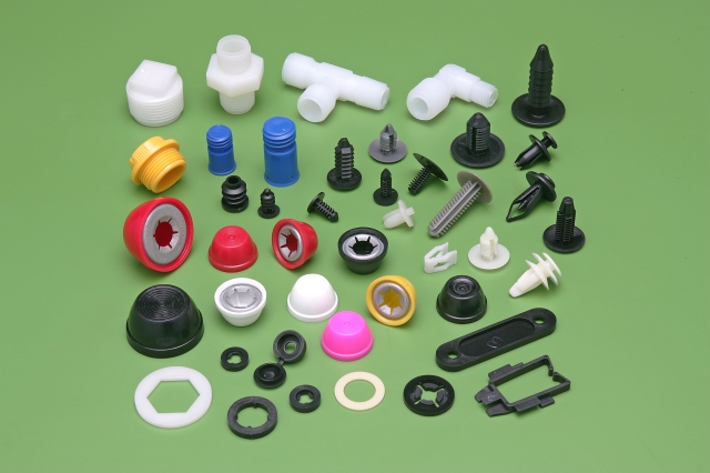 Plastic fastener