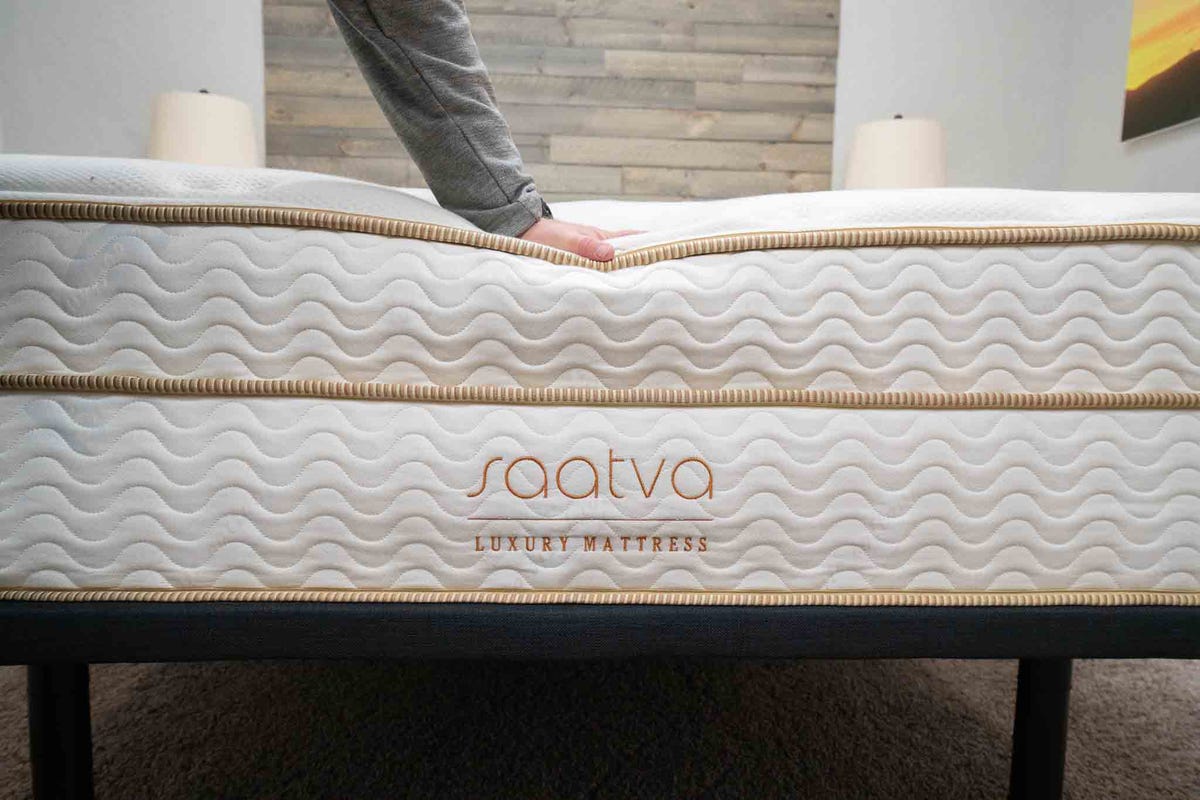 saatva-classic-14-5-mattress-jg-06.jpg