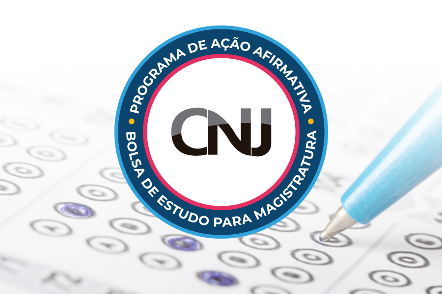 Imagem com uma logo circular nas cores azul, rosa e branco e o texto: Programa de Ação Afirmativa; a sigla do CNJ em destaque de preto e; Bolsa de Estudo para Magistratura. Ao fundo, de tons de branco, a imagem de uma prova e uma caneta azul marcando o gabarito.   