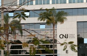 Leia mais sobre o artigo CNJ suspende prazos processuais entre 20/12 e 31/1