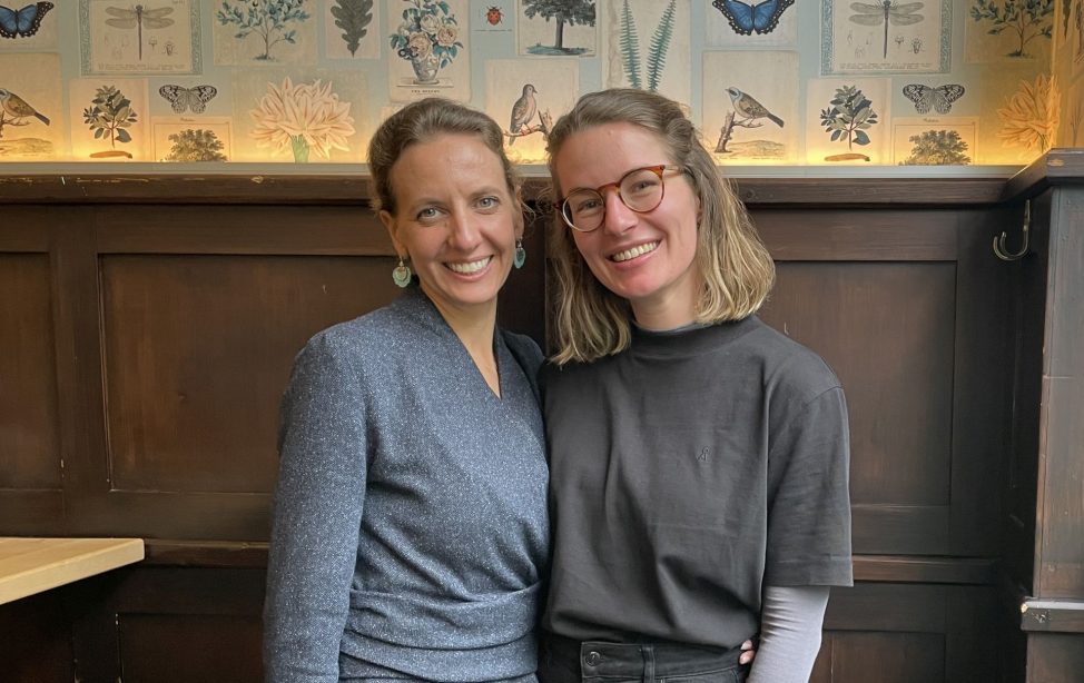 TUM Alumna Dr. Viktoria Leonhard und TUM Alumna Jule Schneider.