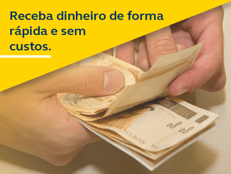 Receba dinheiro de forma rápida e sem custos. Mãos segurando cédulas de reais.