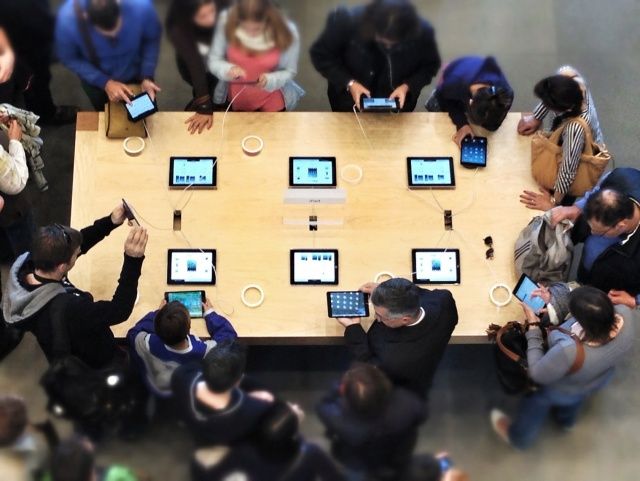 The iPad Mini at the Apple Store in Passeig de Gracia, Barcelona. Photo Charlie Sorrel (CC BY-NC-SA 3.0)