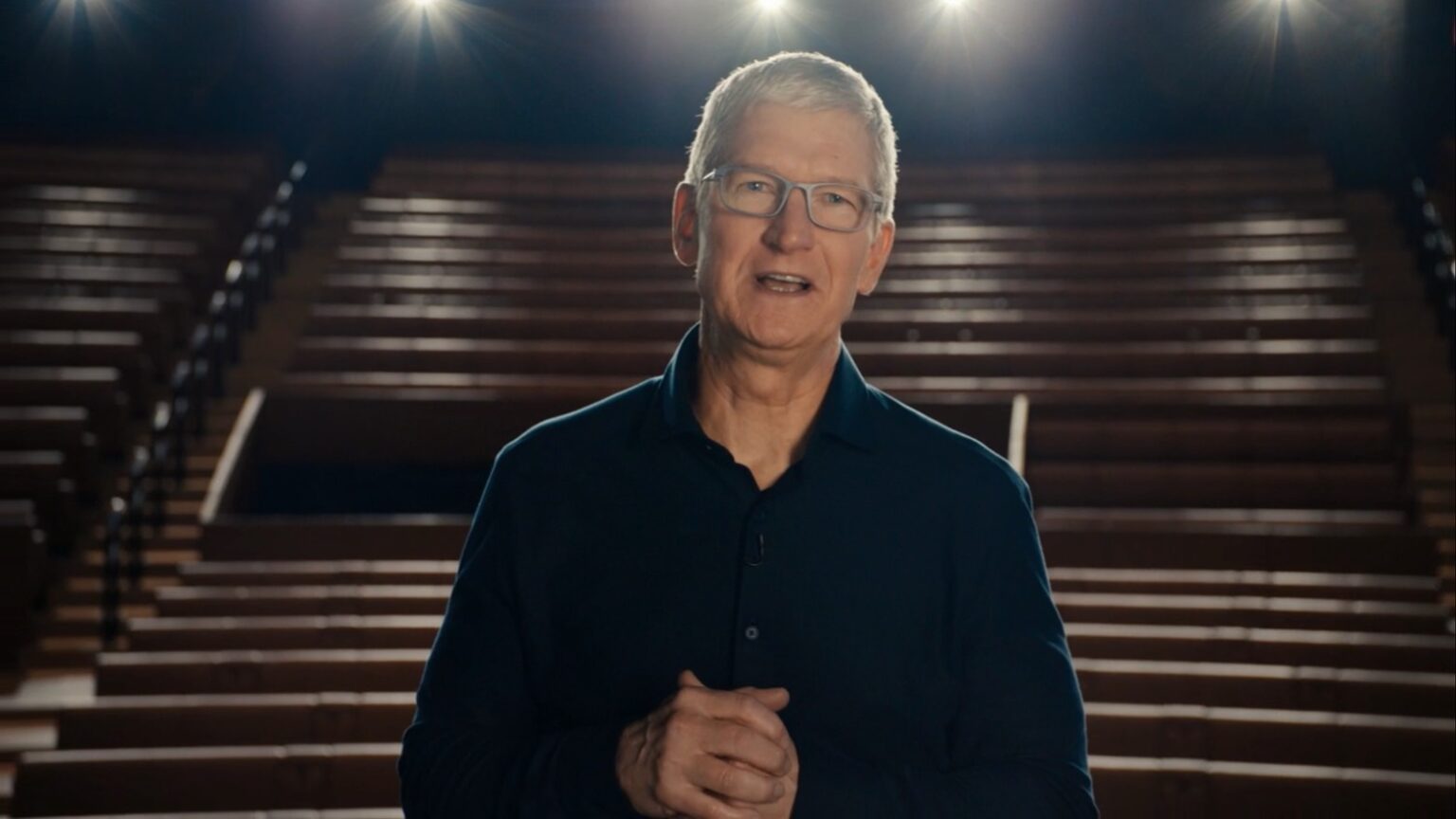 Tim Cook goes to Washington