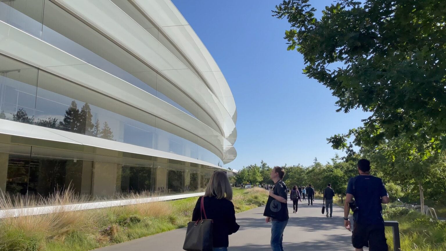 The walkway around Apple Park.