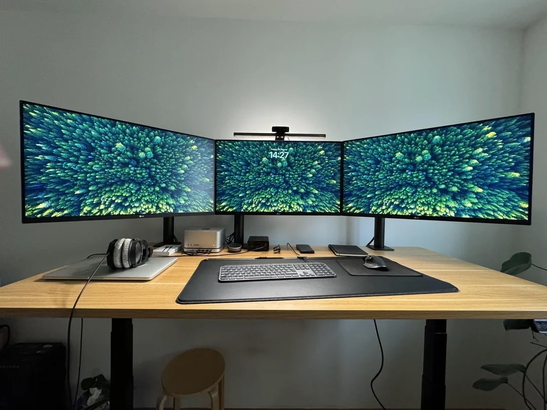 Triple 4K displays in Mac Studio setup