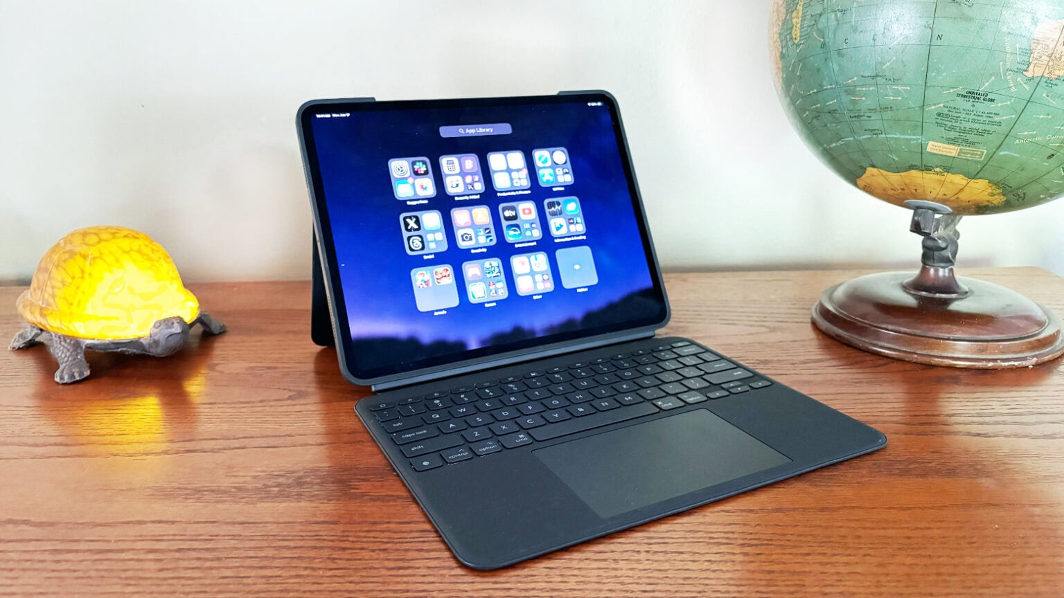 Logitech Combo Touch for M4 iPad Pro