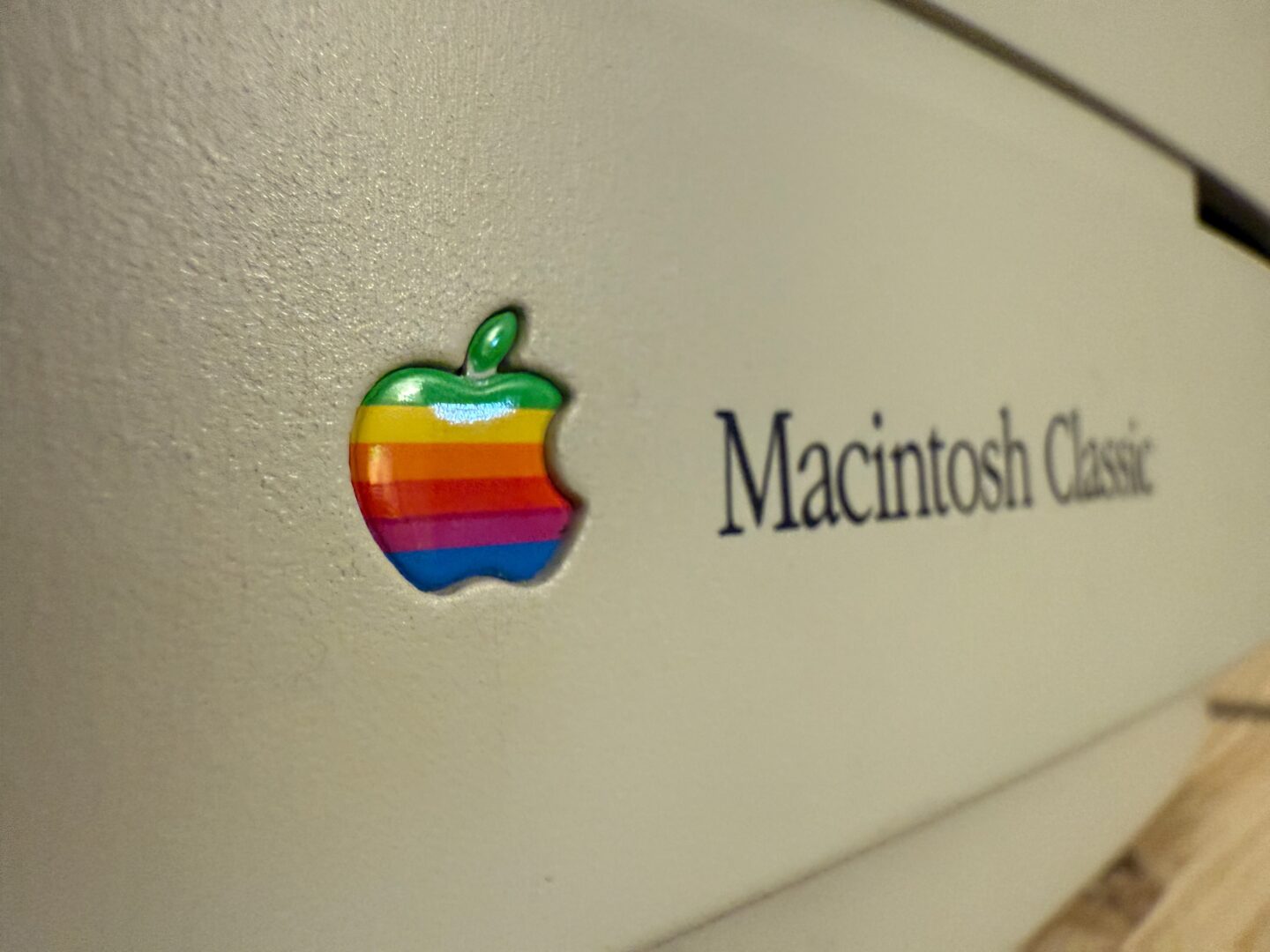 Macro photo of a Macintosh Plus Apple logo