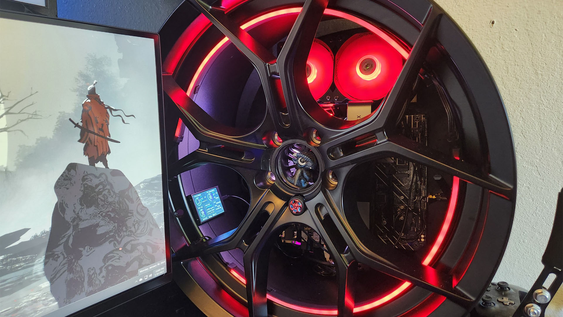 Gaming PC built inside a car alloy wheel 01