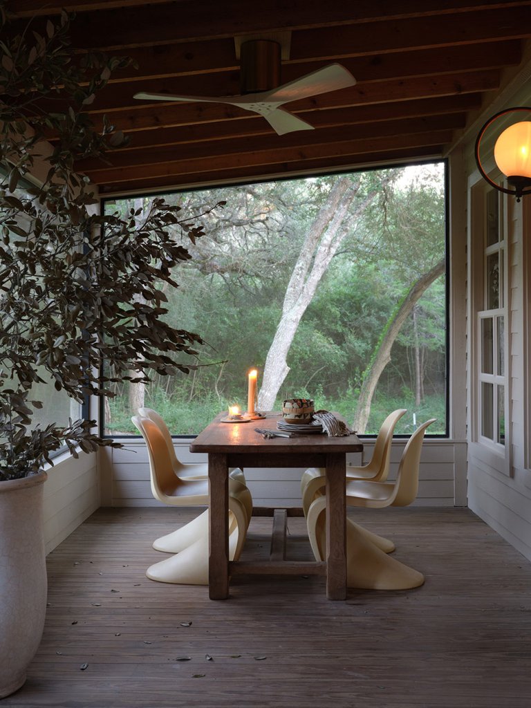 porch dining area