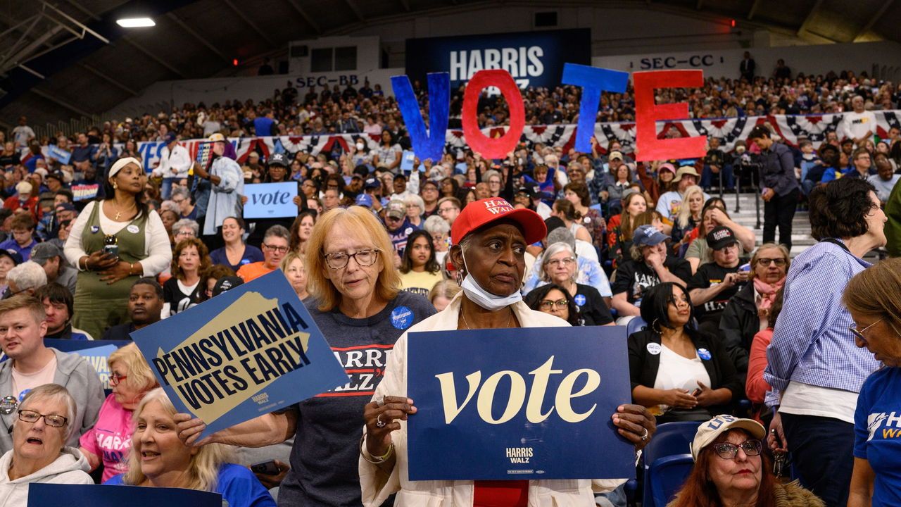 Democratic suppporters at the campaign trail for Vice President Harris, Pittsburgh, USA.