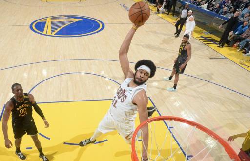 Jarrett Allen, dominó dentro de la pintura.