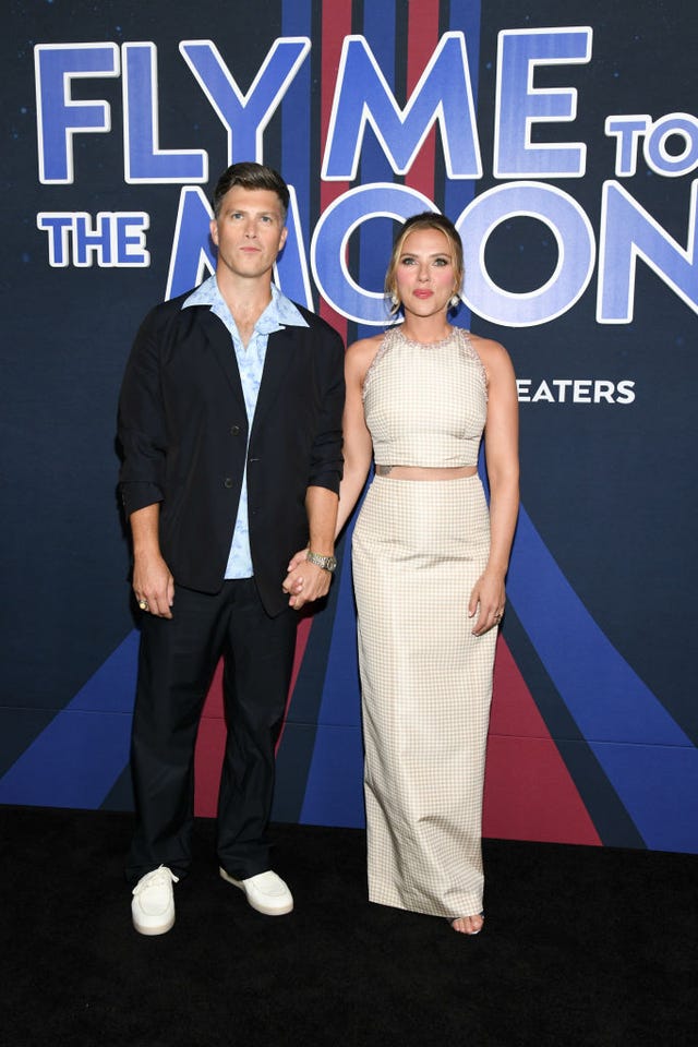 Colin Jost and Scarlett Johansson 