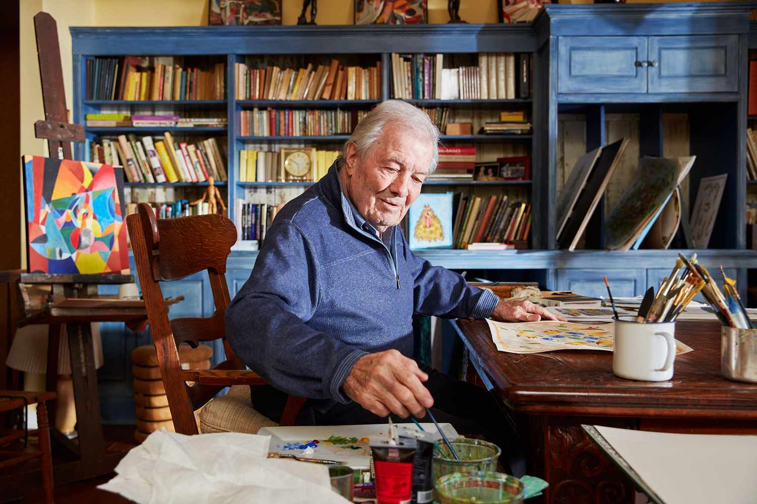 Jacques PÃ©pin paints in his home