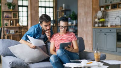 Woman and man calculating a dividend yield.