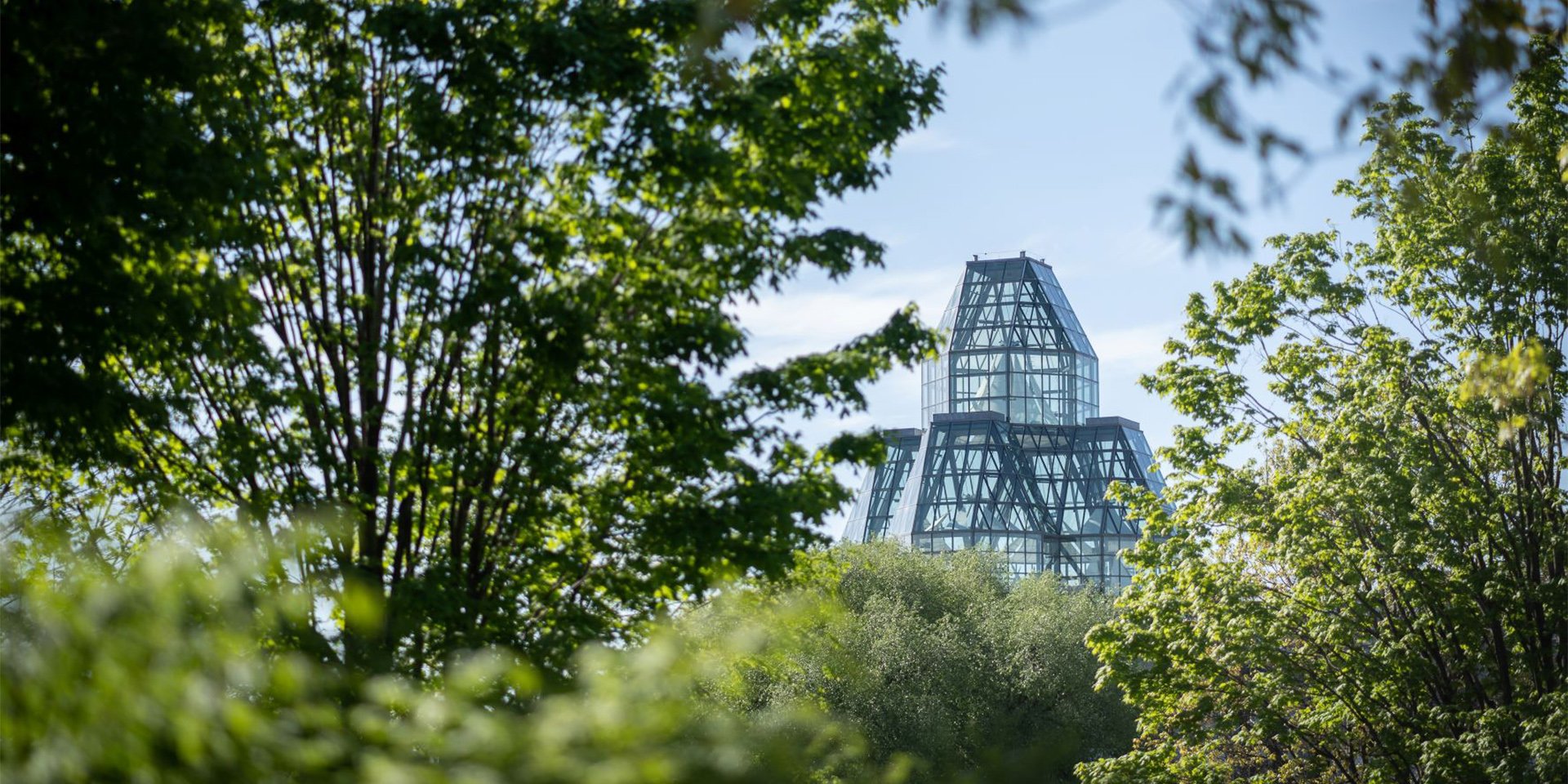 Exterior view of the National Gallery of Canada building.