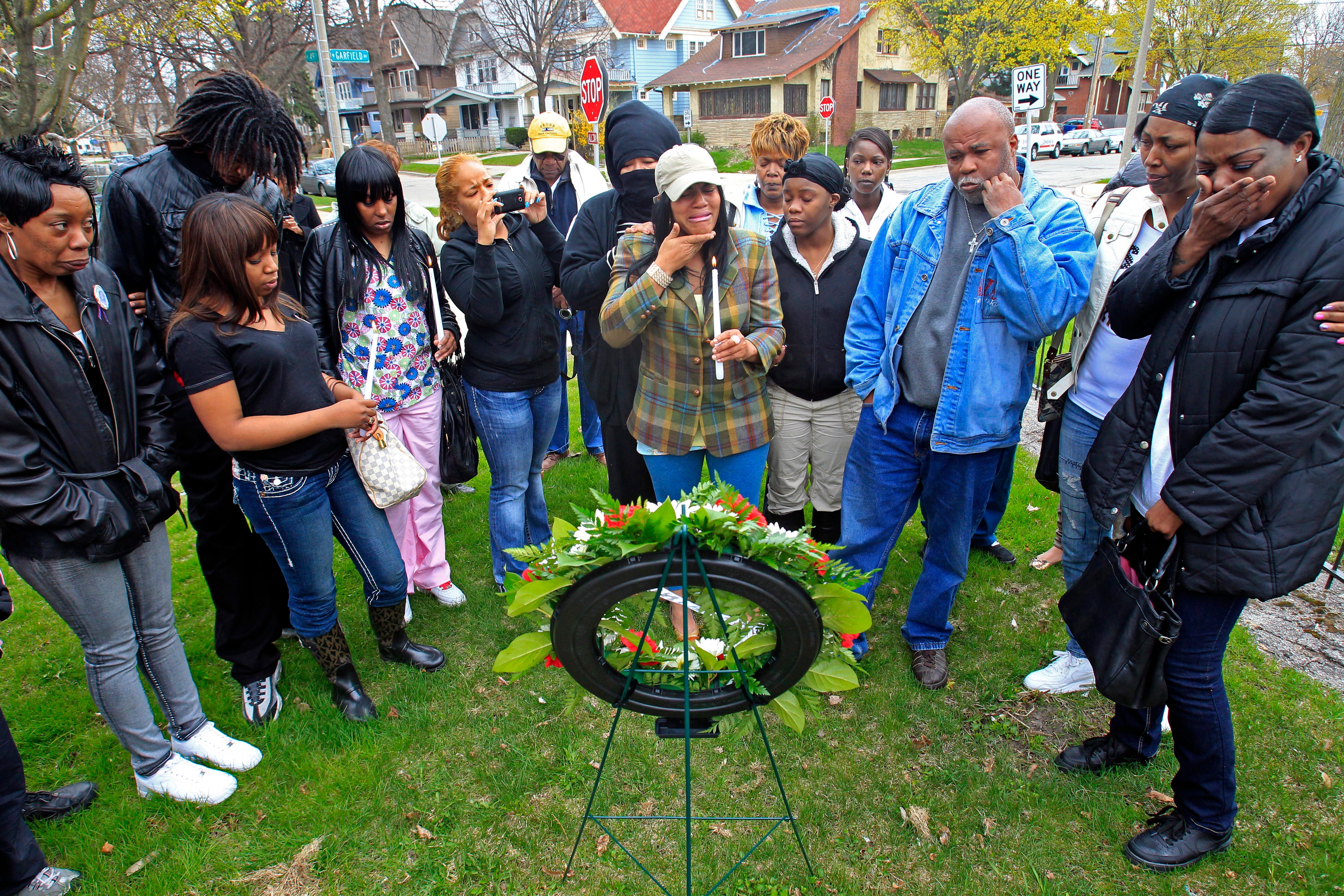 Ayanna Patterson has never stopped searching for her missing daughter, Alexis, who vanished at the age of 7 in 2002. In this photo from 2011, Patterson prays for her daughter’s safe return.