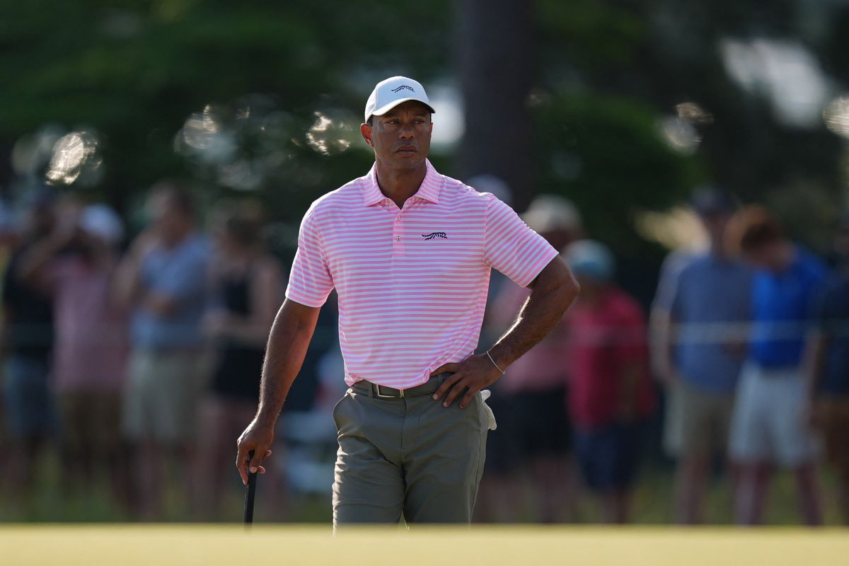 Tiger Woods birdied the first hole