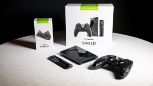 Shield TV von 2017 samt Zubehör (Foto: Martin Wolf/Golem.de), Shield TV