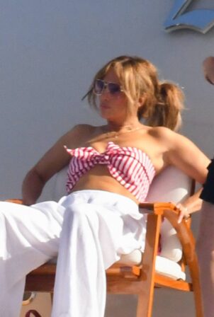 Jennifer Lopez - Seen in Amalfi and Sorrento Coast