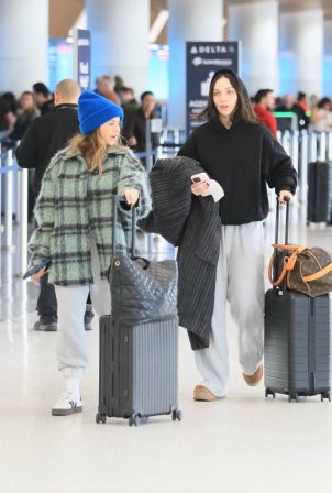 Maddie Ziegler - Seen at LAX