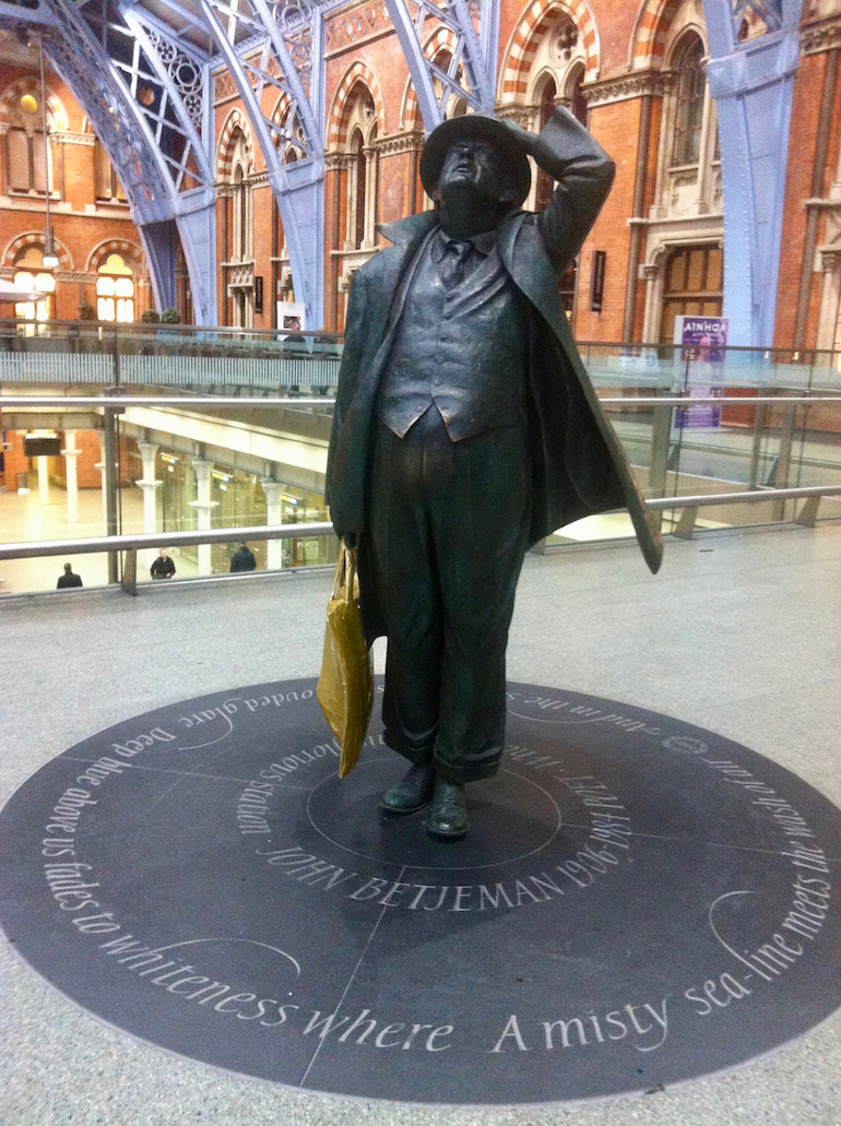 Saint Pancras International Station in London: John Betjeman Statue by Martin Jennings. Photo Credit: © Ursula Petula Barzey.