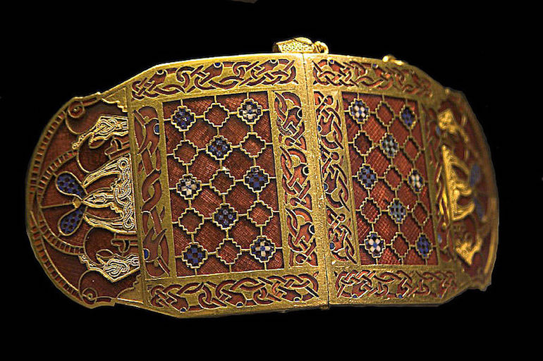 Shoulder clasp (closed) from the Sutton Hoo ship burial. Photo Credit: © Rob Roy via Wikimedia Commons.