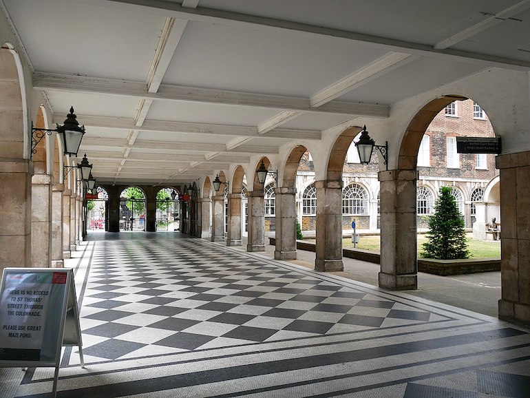 Interior passageway inside Guy's Hospital. photo Credit: © Ethan Doyle White via Wikimedia Commons. 