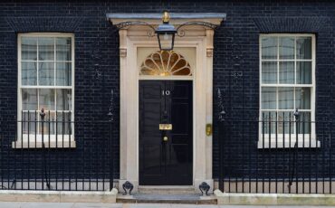 Entrance to 10 Downing Street, home of UK Prime Ministers. Photo Credit: © Sergeant Tom Robinson RLC via Wikimedia Commons.