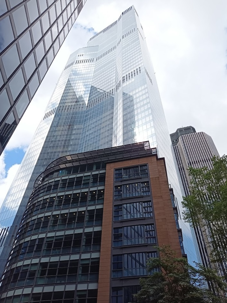 22 Bishopsgate in London seen from Undershaft. Photo Credit: © Farbades420 via Wikimedia Commons.