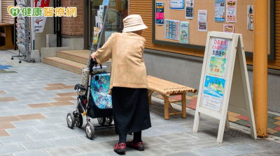 「腰椎壓迫性骨折」　8旬嬤靠「骨水泥」灌漿穩住！