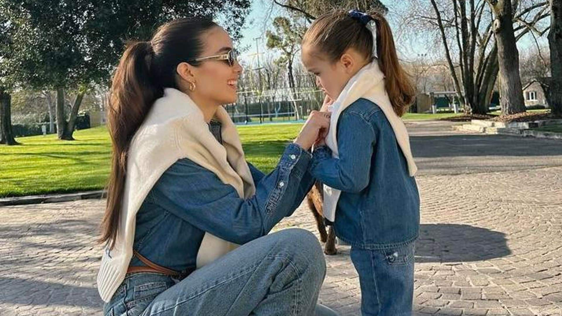 Blu, la hija de Sharon Fonseca y Gianluca Vacchi, derrite las redes con tierno gesto a sus padres