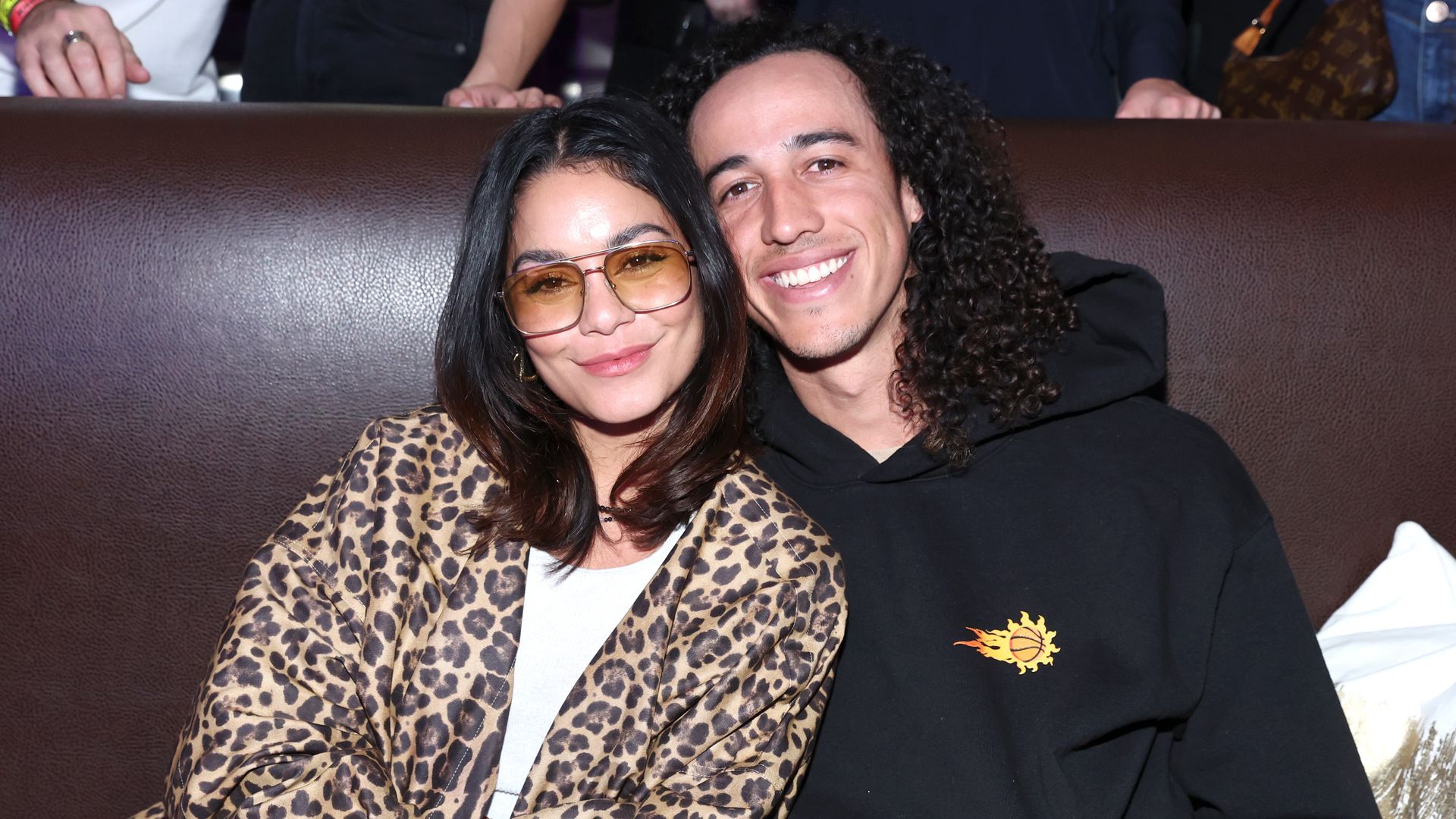 Vanessa Hudgens y Cole Tucker le dan la bienvenida a su primer bebé