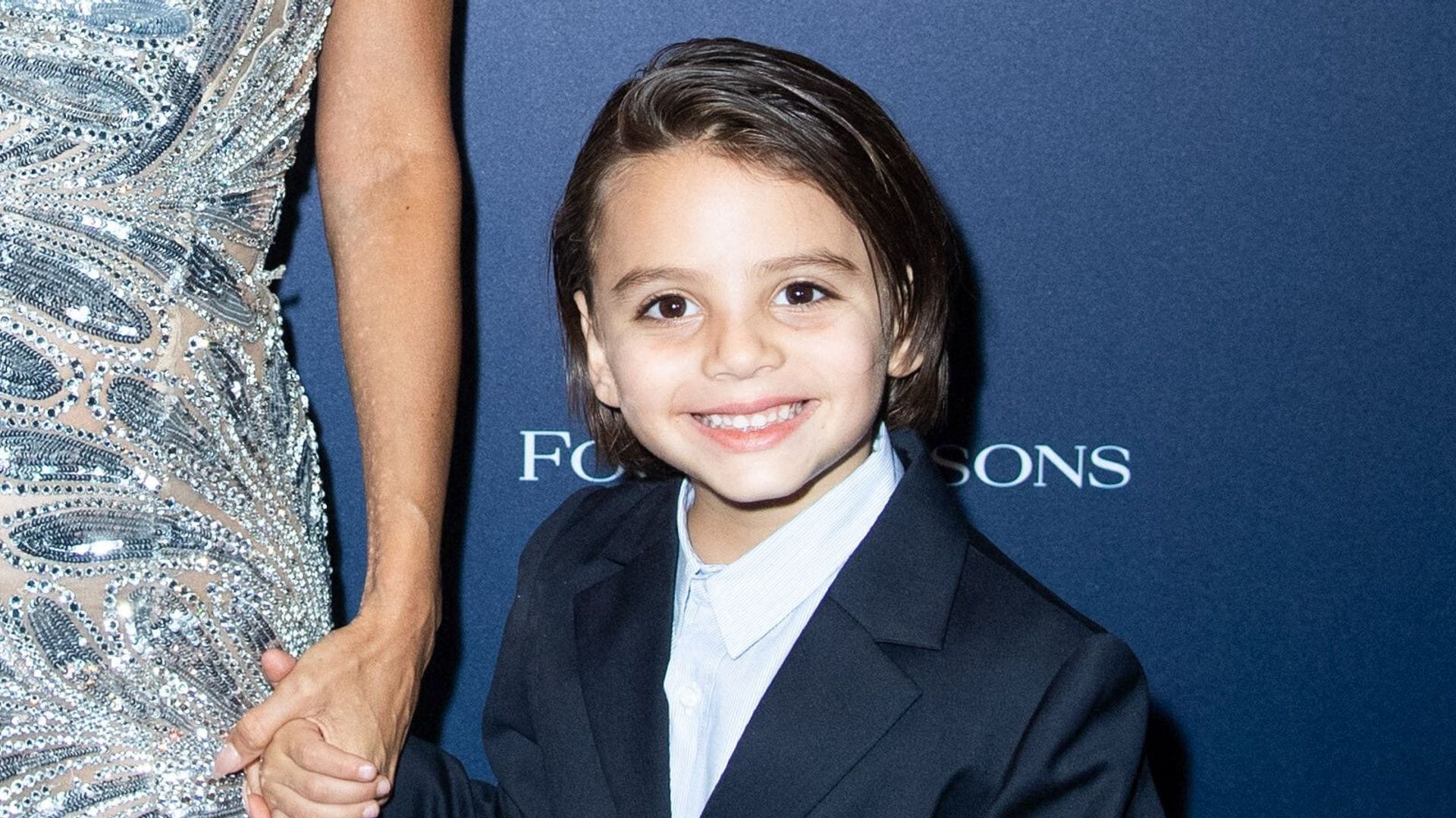 Santi, el hijo de Eva Longoria, se roba las cámaras sobre la alfombra roja: 'No quería irse'