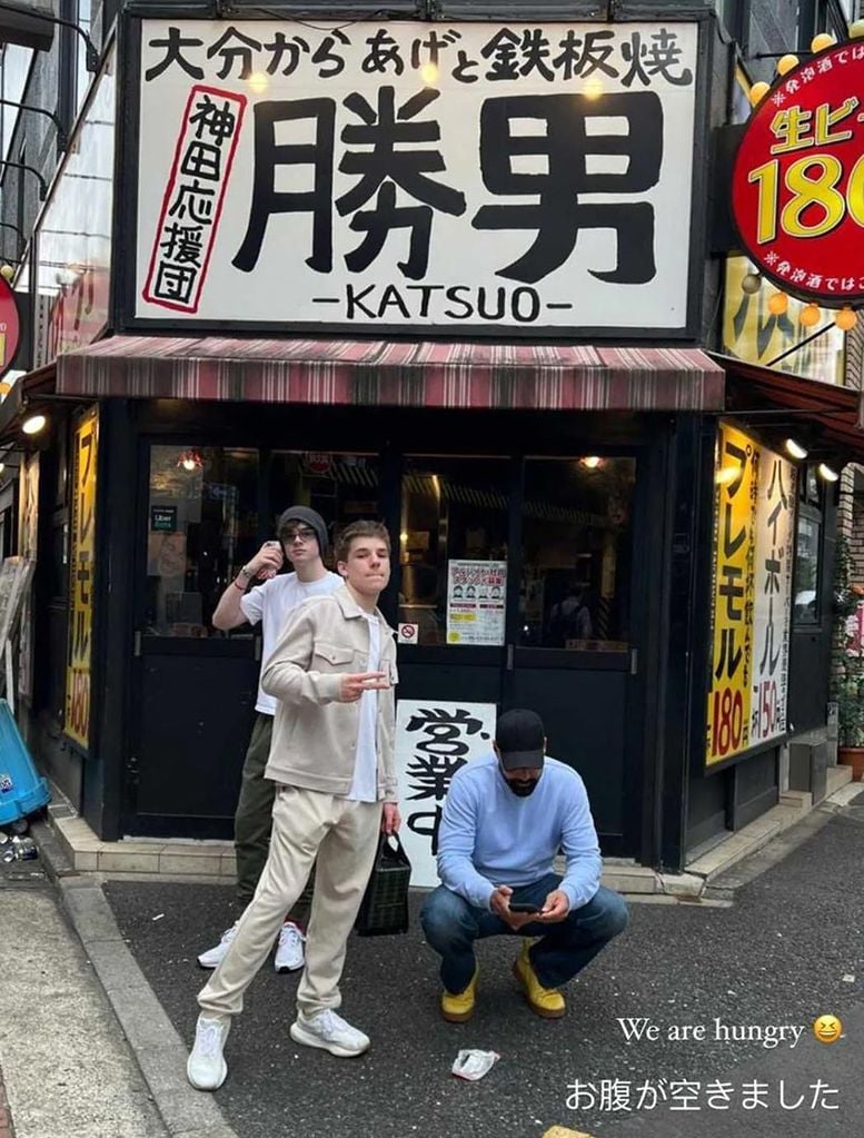 Ricky Martin y sus hijos en Japón