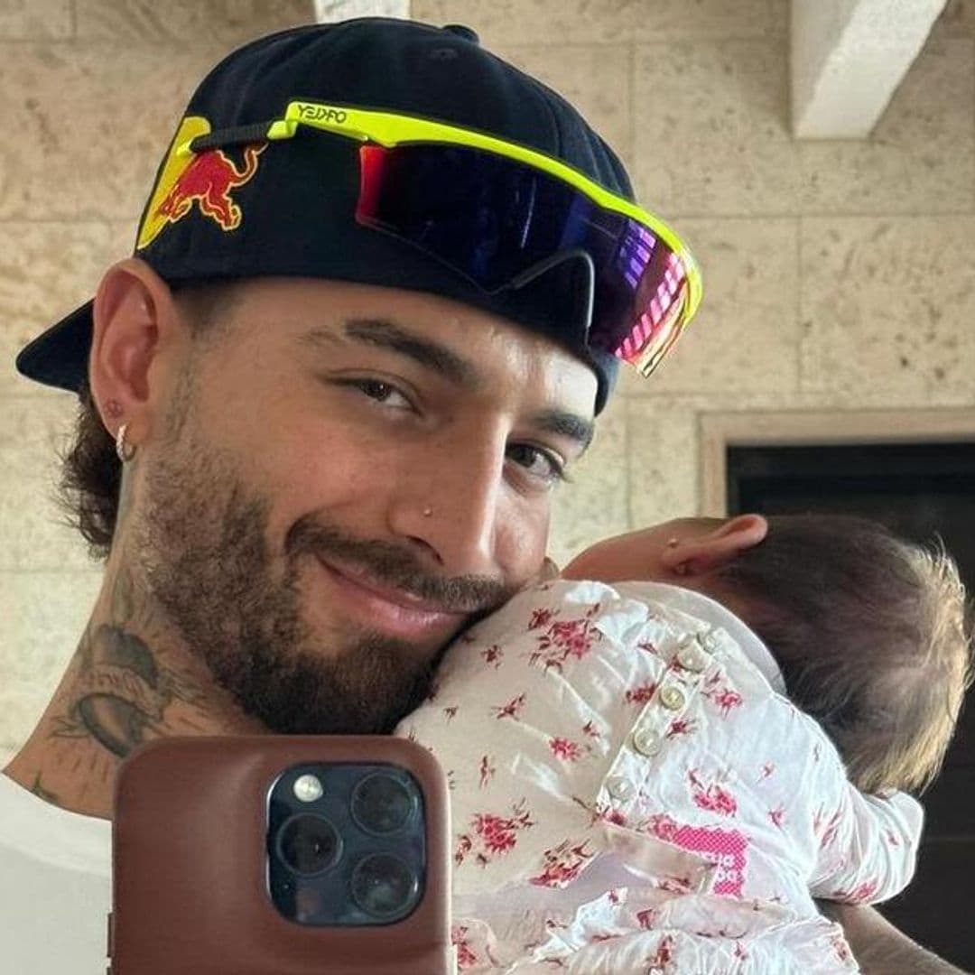 Maluma disfruta del mejor momento de su vida con su bebé en los brazos