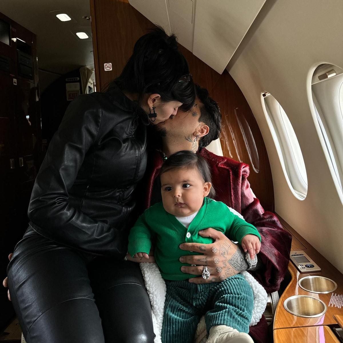 Christian Nodal y Cazzu con su hija Inti