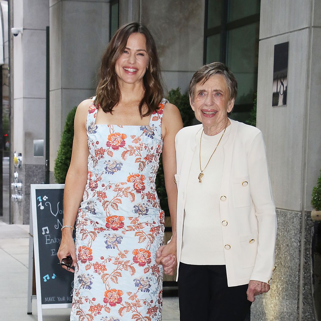 WATCH: Jennifer Garner and her mom open up about her dad's death in emotional video