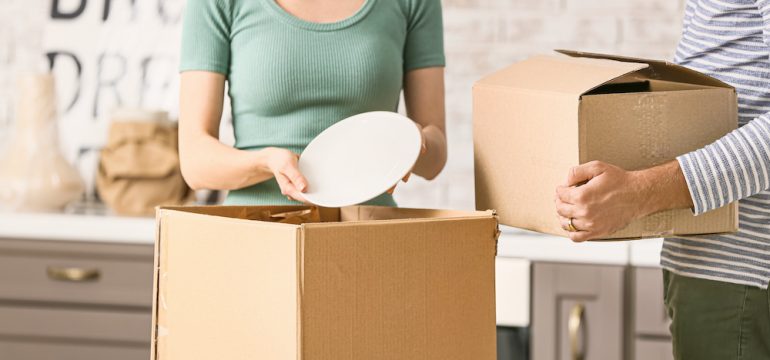 Models of packing and moving your kitchen to a new home.