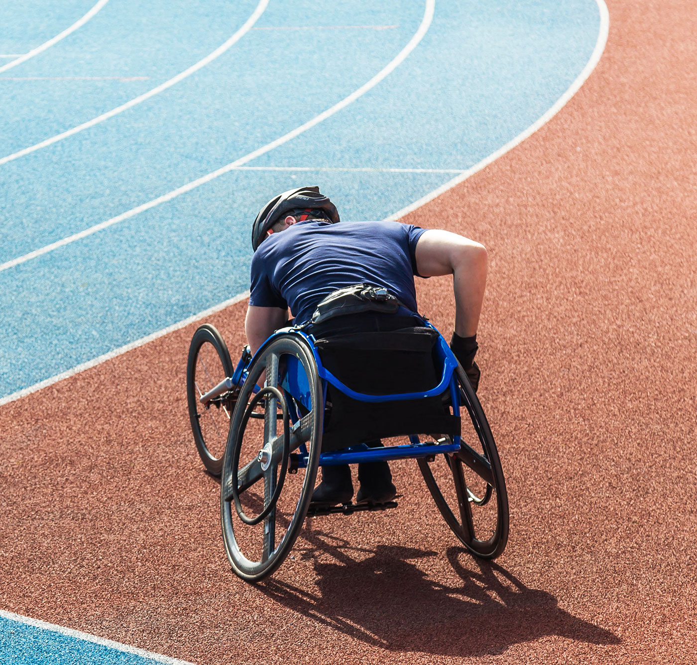 Imagen de un deportista en silla de ruedas