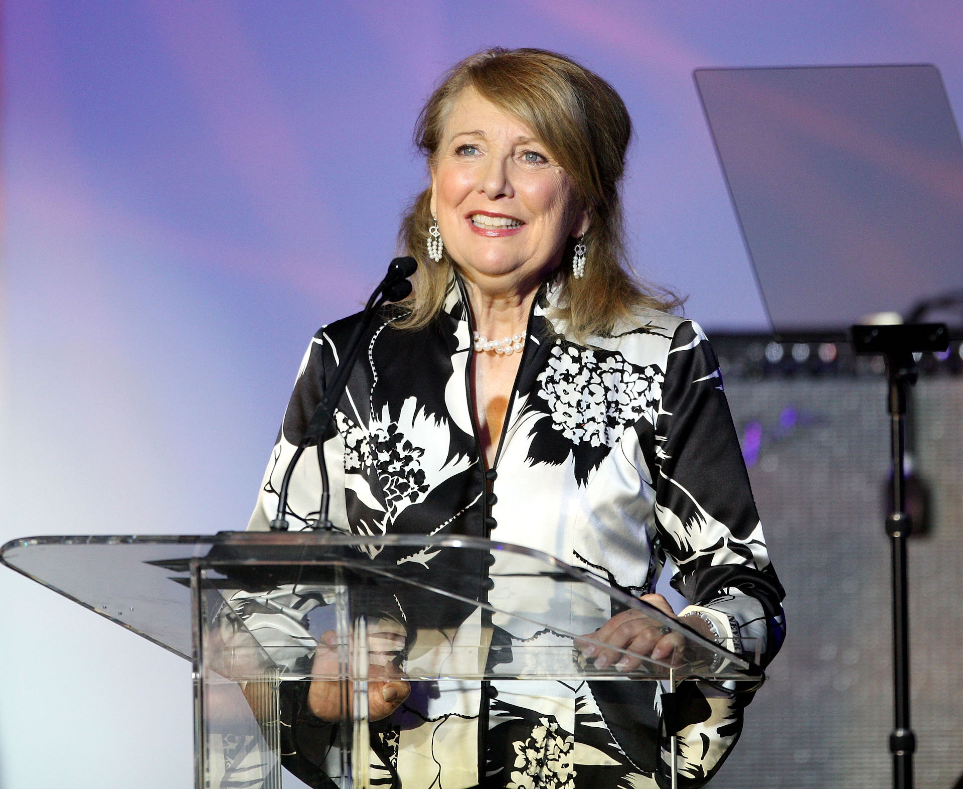 LOS ANGELES, CA - MAY 02: Actress Teri Garr speaks during the 15th Annual Race to Erase MS event at the Hyatt Regency Century Plaza hotel on May 2, 2008 in Los Angeles, California.  (Photo by Frederick M. Brown/Getty Images)