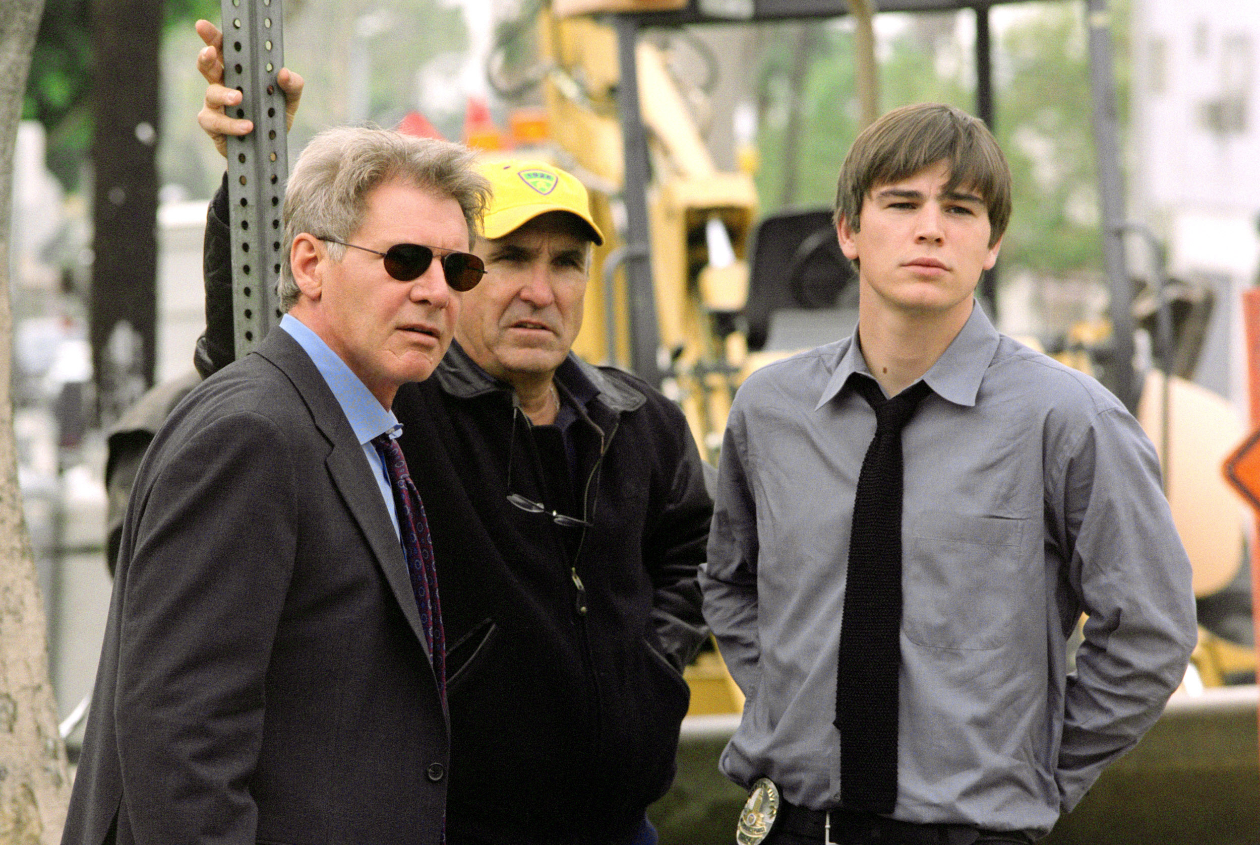 HOLLYWOOD HOMICIDE, Harrison Ford, director Ron Shelton, Josh Hartnett on the set, 2003, (c) Columbia/courtesy Everett Collection