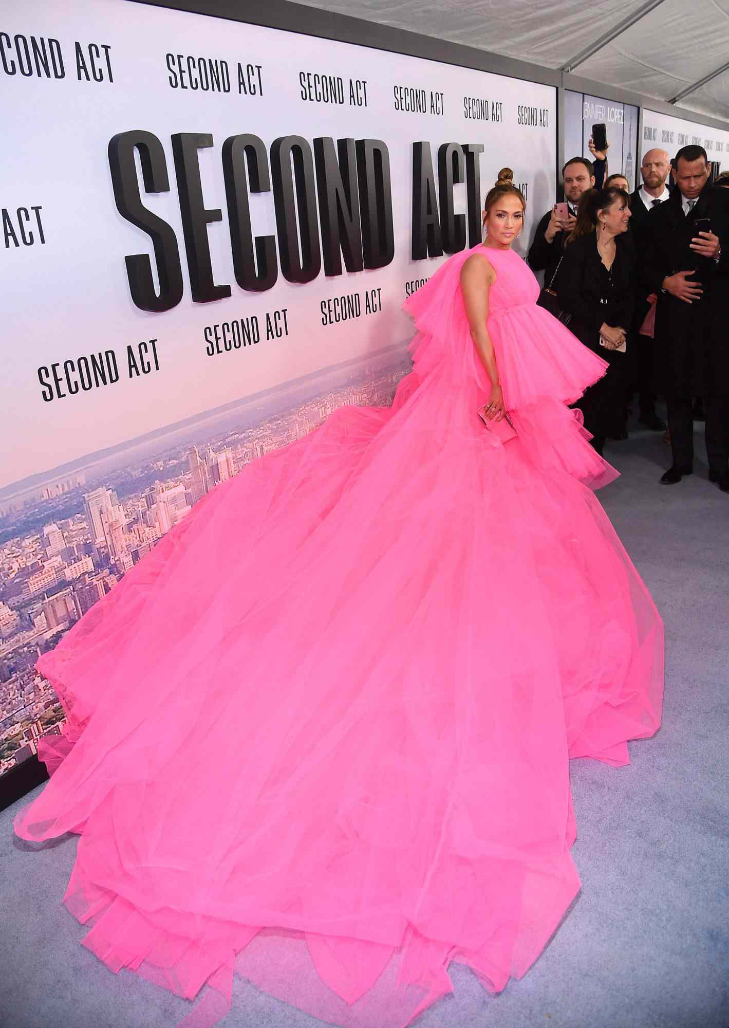 Jennifer Lopez wearing a voluminous bright pink bright pink tulle Giambattista Valli gown in 2018 