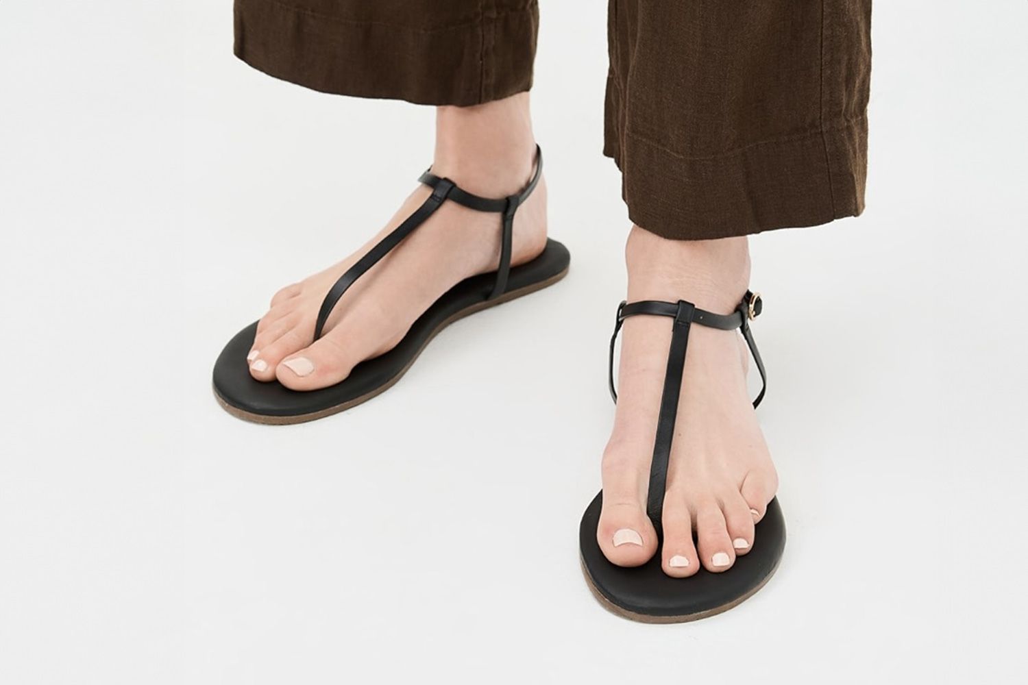 t strap black sandals 